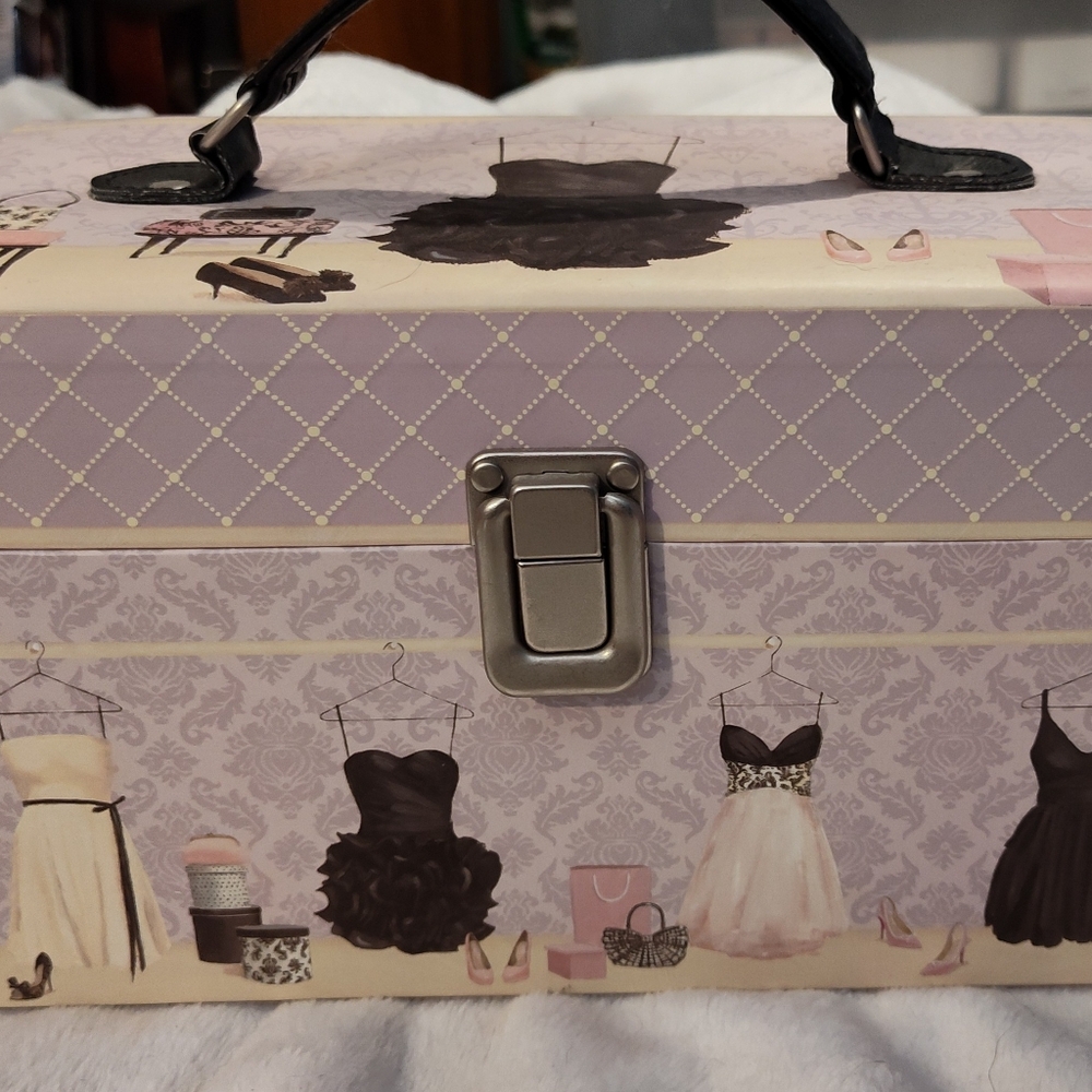 NEW! Storage Trunk - Picture 2 of 11